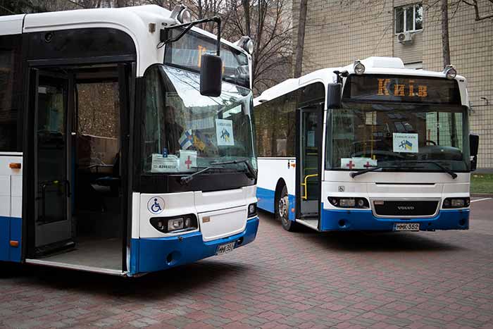 Київ отримав від фінського міста Тампере три пасажирських автобуси та гуманітарну допомогу