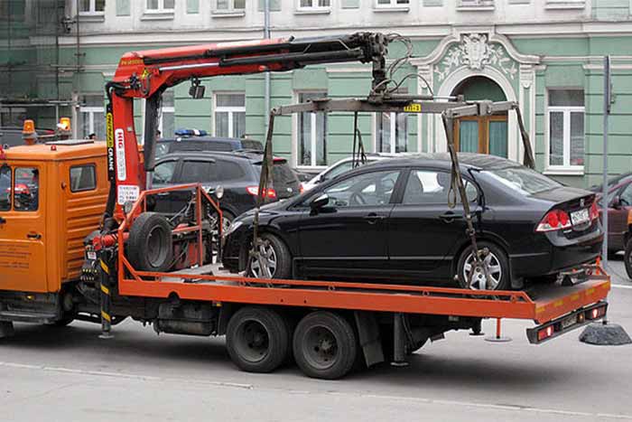 Українців попередили про нову схему угону за допомогою евакуатора