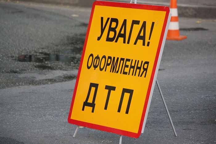 У столиці легковий автомобіль збив хлопчика на велосипеді
