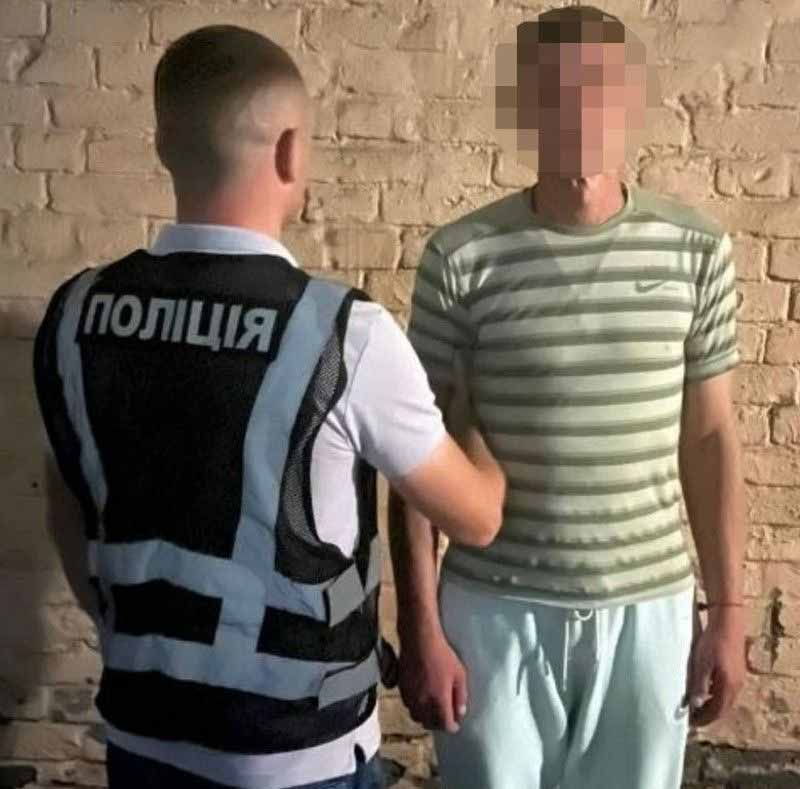 У Києві спіймали чоловіка, який обкрадав незачинені квартири на Печерську