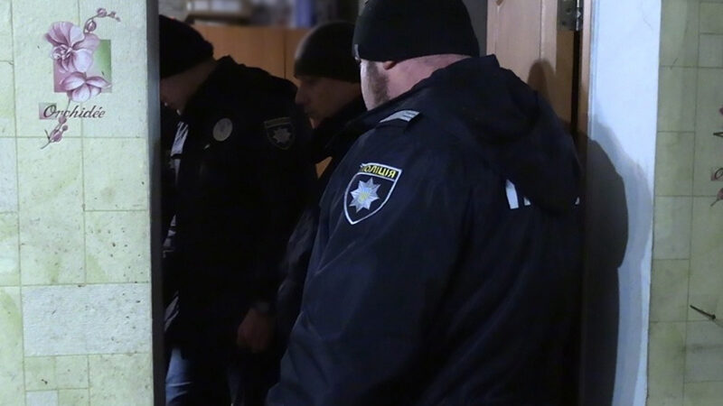 У Києві засуджено вбивцю, який вдарив друга стільцем та зробив селфі на місці скоєння злочину