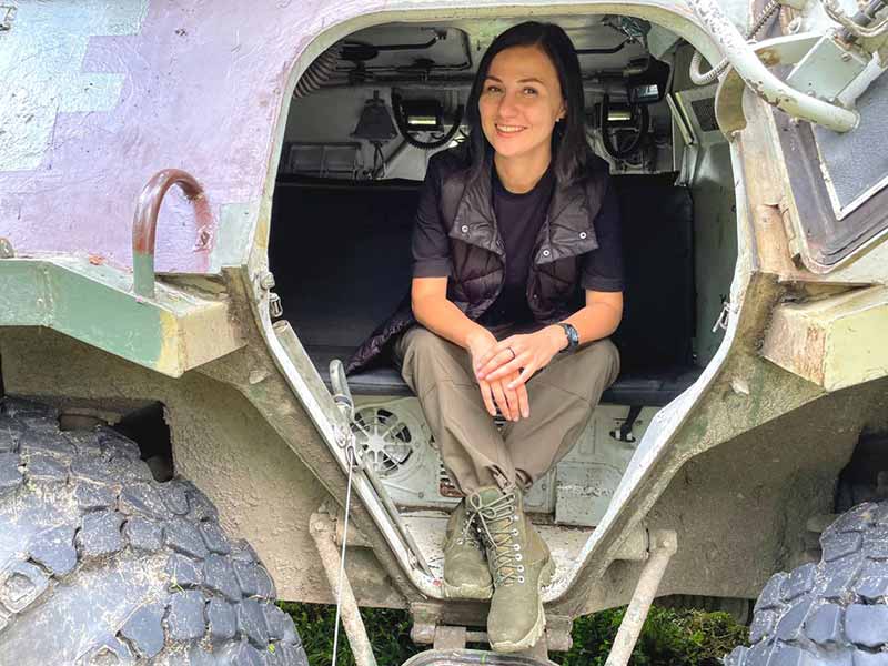 Олена декількілька місяців на базі навчала військових англійської мови