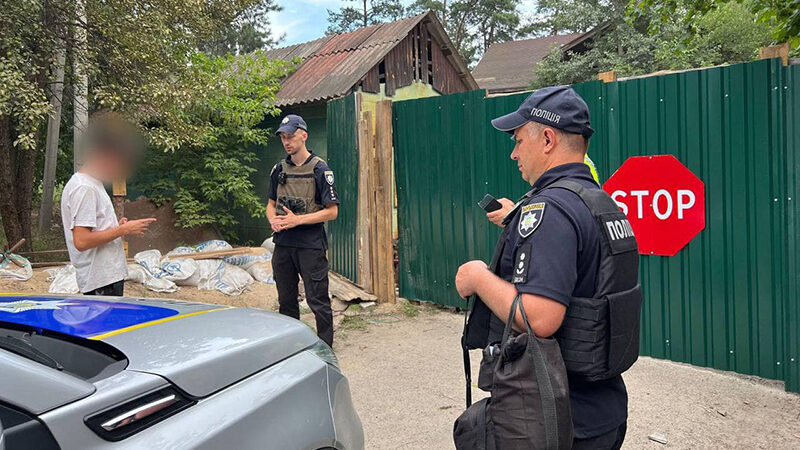 Поліція Київщини розслідує факт неналежного утримання собак у так званому притулку
