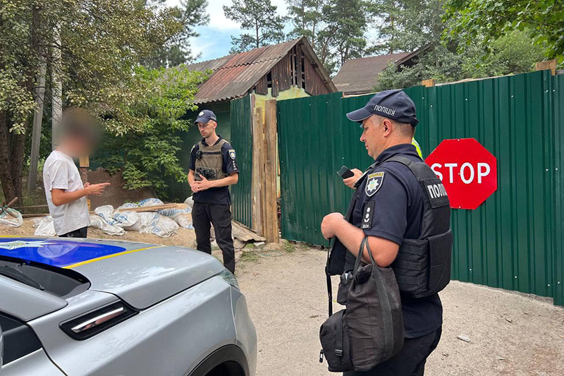 Поліція Київщини розслідує факт неналежного утримання собак у так званому притулку