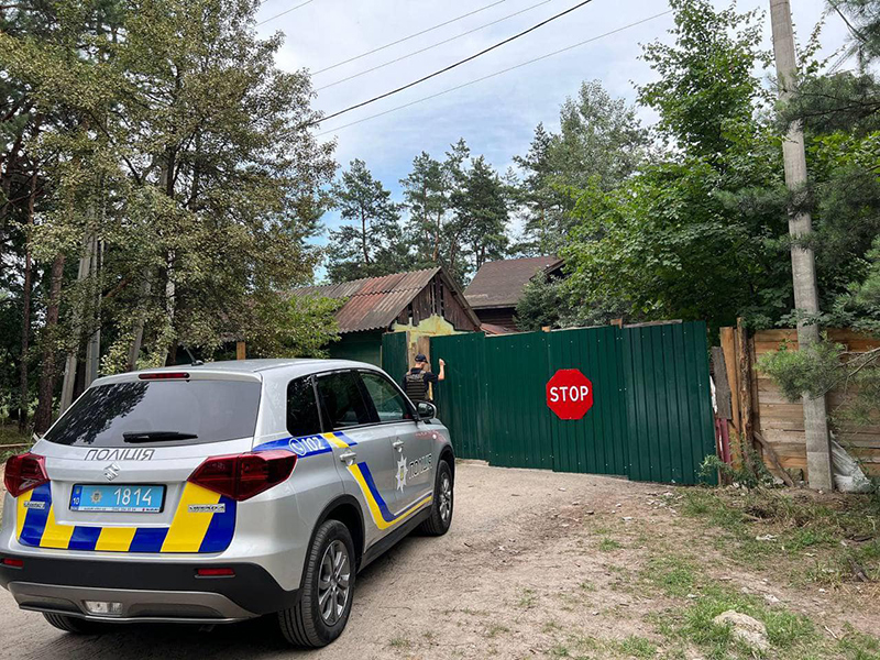 Поліція Київщини розслідує факт неналежного утримання собак у так званому притулку