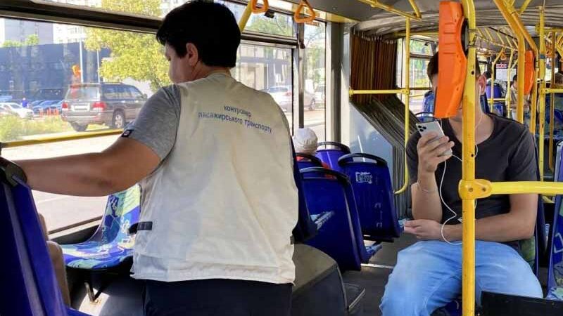 Від чого залежать премії контролерів у столичному транспорті: відповідь «Київпастрансу»