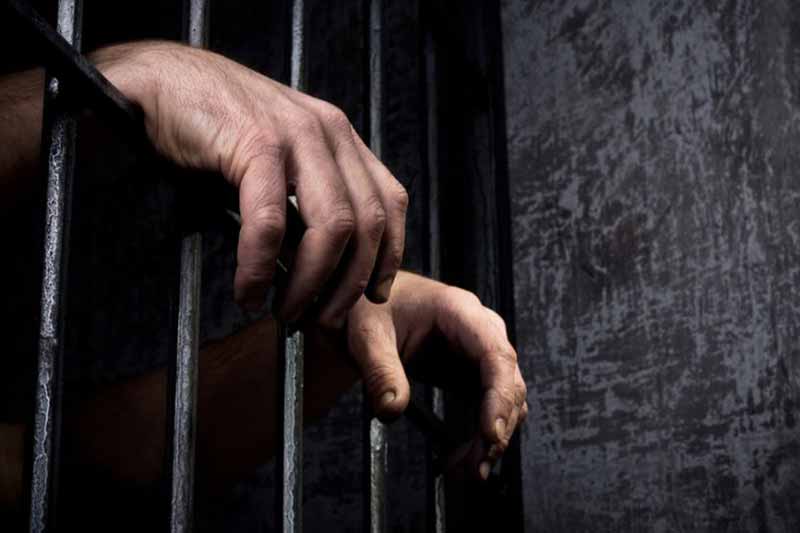 У Києві стоматолог намагався вбити свою тещу та пацієнтку, яку він до цього обікрав.