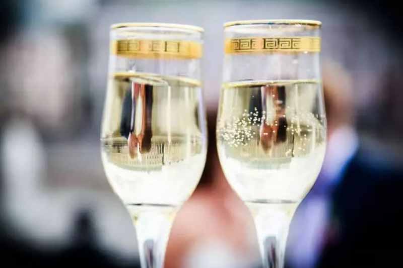 Як швидко впоратися з похміллям: експерти розкрили 3 способи