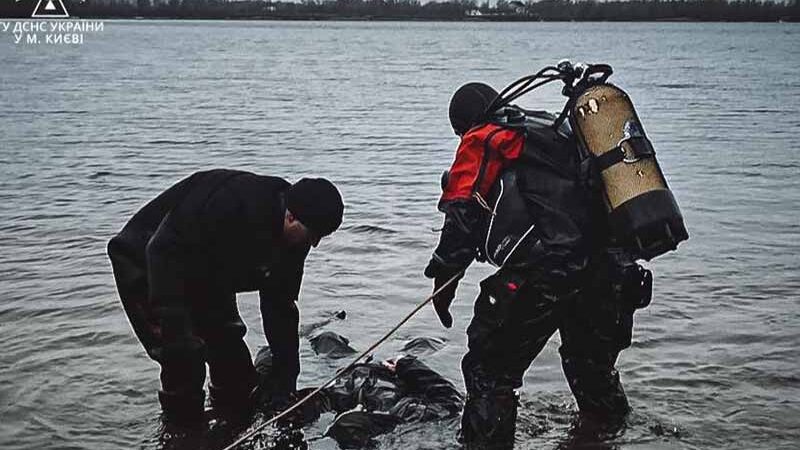 Тіло знайшли на глибині дев’ять метрів: в Деснянському районі потонув рибалка