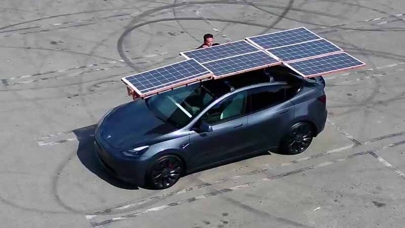 Власник Tesla побудував розсувний сонячний дах на Model Y, щоб збільшити запас ходу