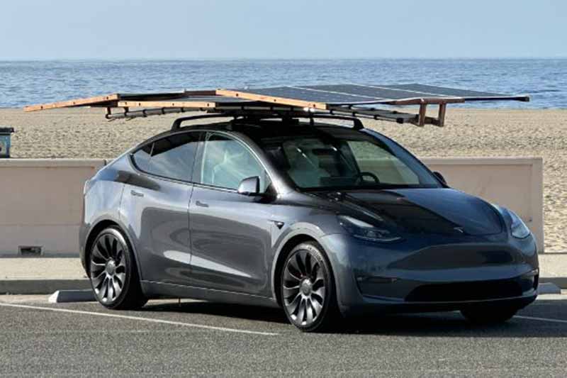 розсувний сонячний дах на Model Y