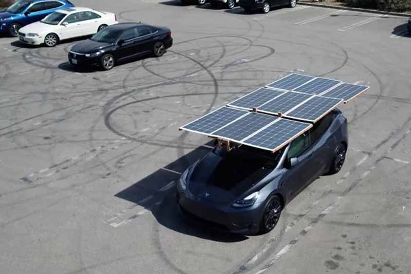 розсувний сонячний дах на Model Y