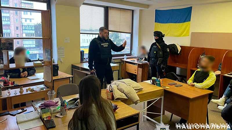 Поліцейські ліквідували злочинну організацію, яка під виглядом благодійної допомоги хворим дітям ошукувала громадян