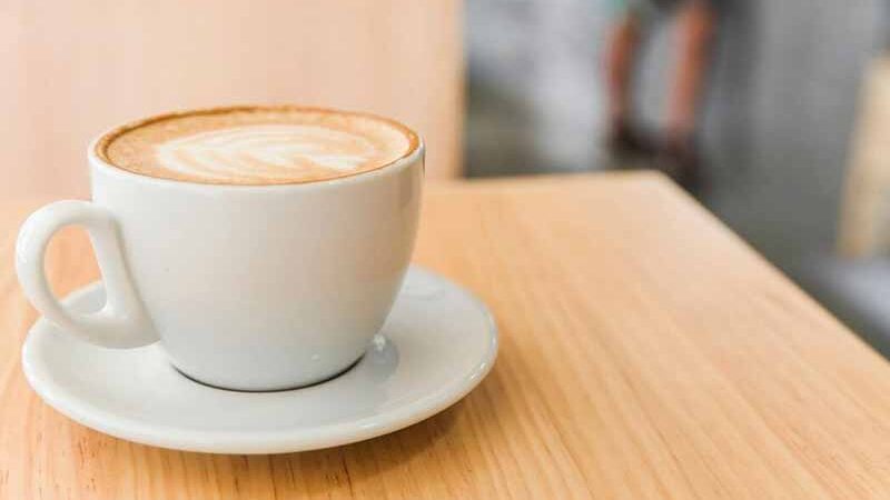 Що краще пити: чорну каву чи каву з молоком