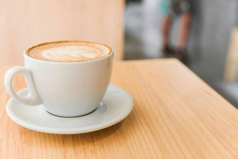 Що краще пити: чорну каву чи каву з молоком