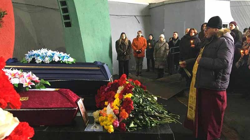 У Києві попрощались із загиблим від атаки рф подружжям-науковців Ігорем Зимою та Олесею Сокур (ФОТО)