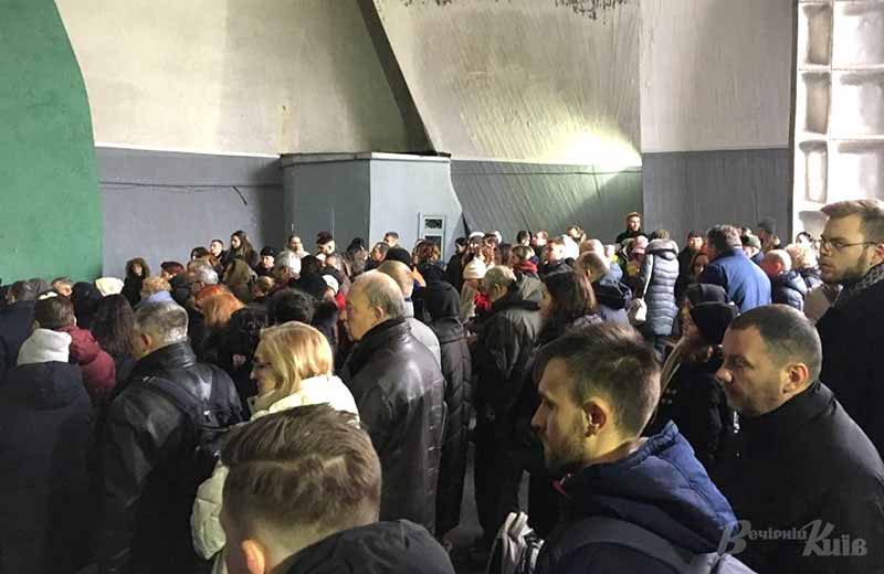 Науковці, студенти, аспіранти, добрі знайомі прийшли попрощатись з Олесею Сокур та Ігорем Зимою