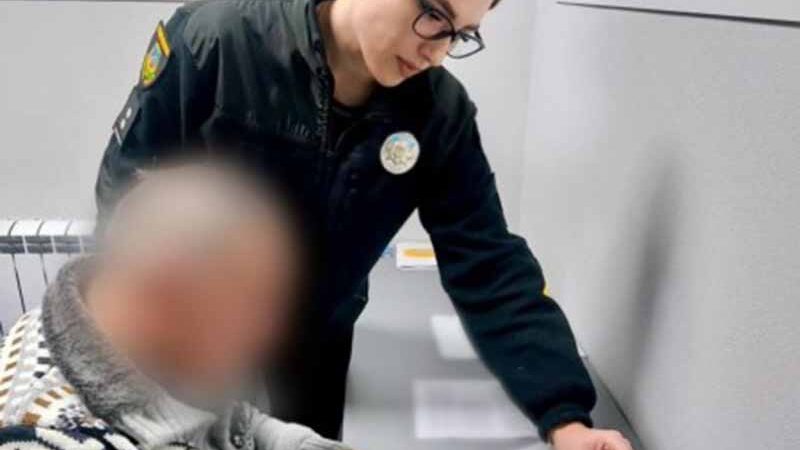 Наруга над Державним Прапором України: поліція Київщини повідомила зловмиснику про підозру