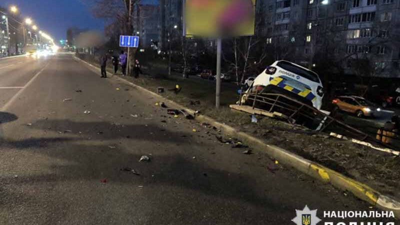 Поліція Київщини встановлює обставини ДТП за участю службового автомобіля