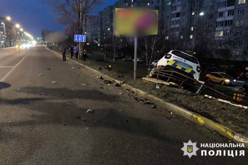 Поліція Київщини встановлює обставини ДТП за участю службового автомобіля