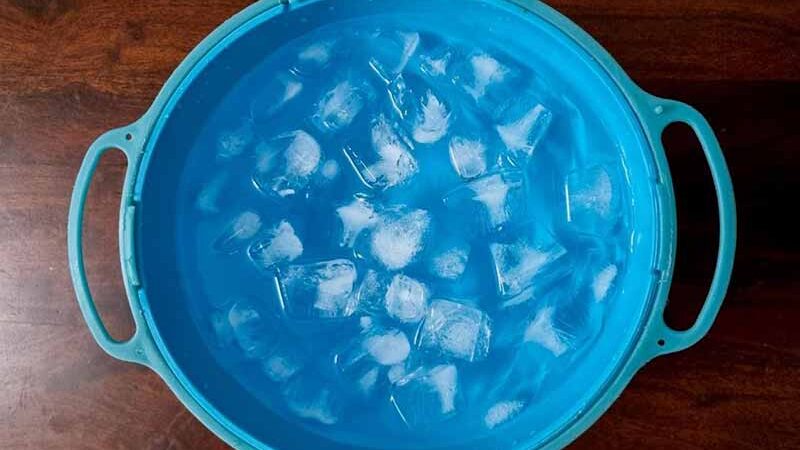 Крижані ванни для омолодження обличчя: чи варто слідувати цьому тренду?