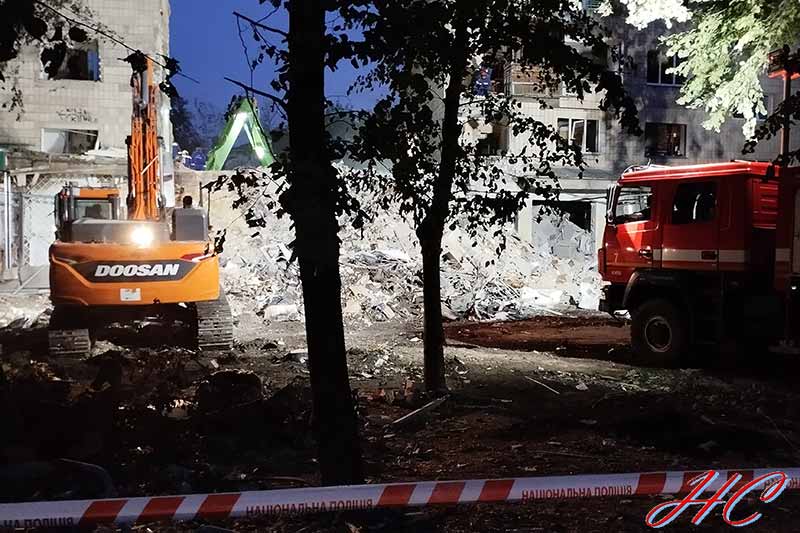 У Солом’янському районі Києва з-під завалів дістали тіла 23 людей