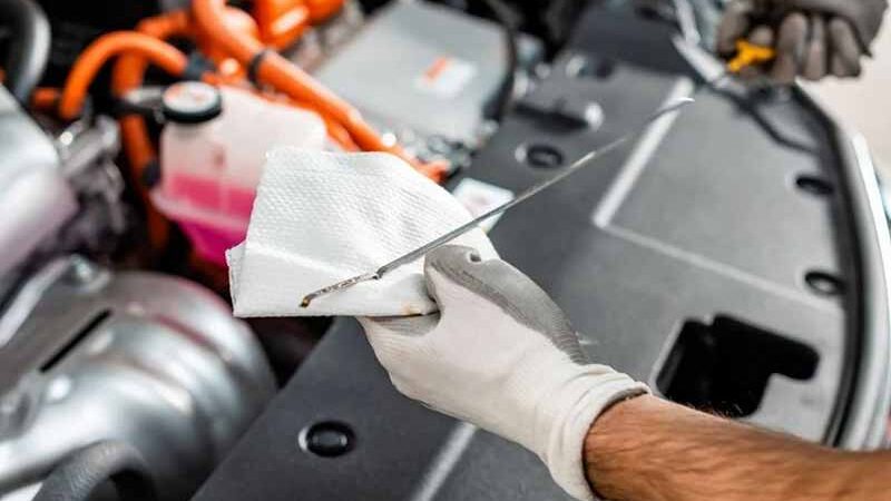 Почему двигатель «ест» масло даже без поломок и какие масла тратятся быстрее